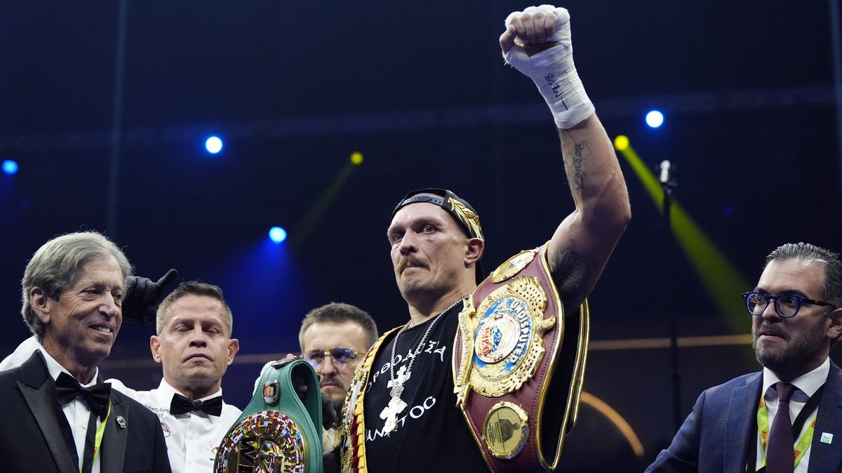 Šampion Usyk do Prahy nakonec nepřiletí