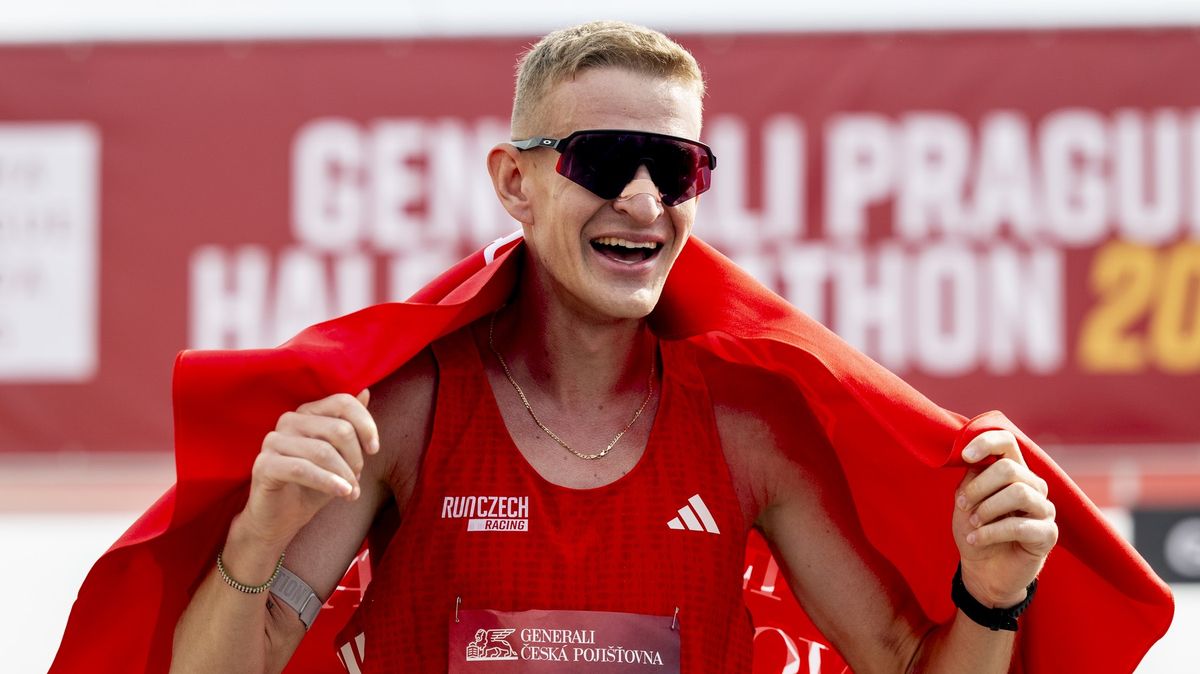Zlatý hattrick. Českého vytrvalce nezastavila ani nehoda v Keni, jen partnerky se nedočkal