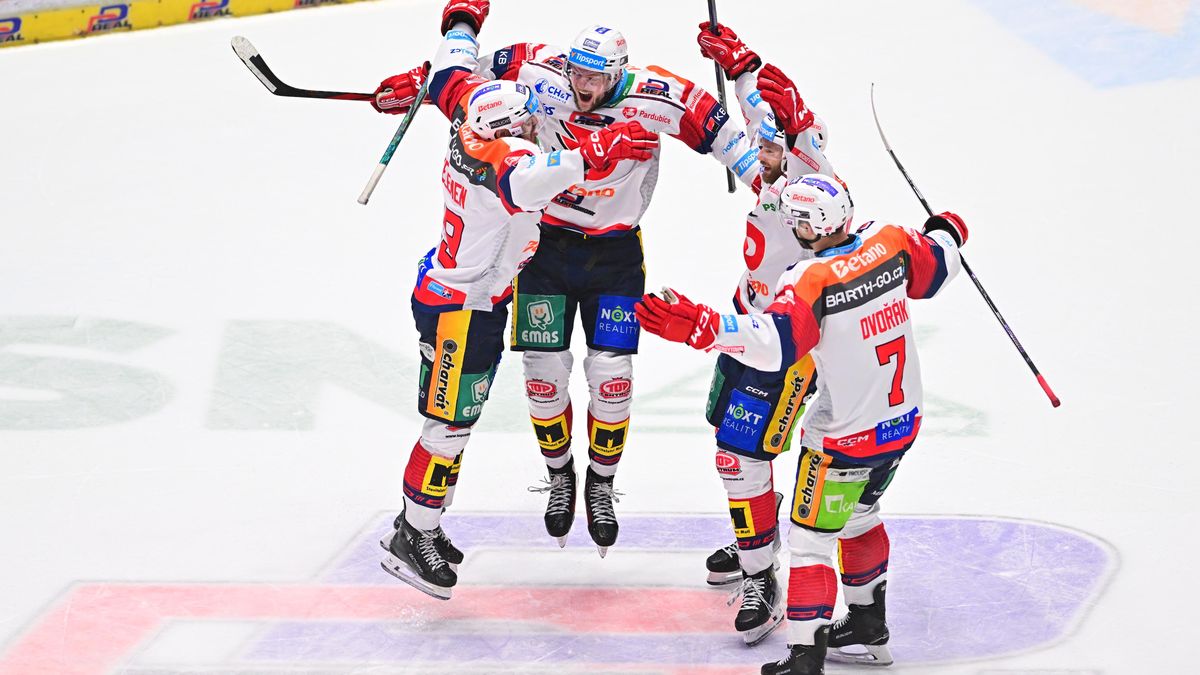 Videomomenty. Extraliga může poznat prvního finalistu. Pardubice usilují v Hradci o postup