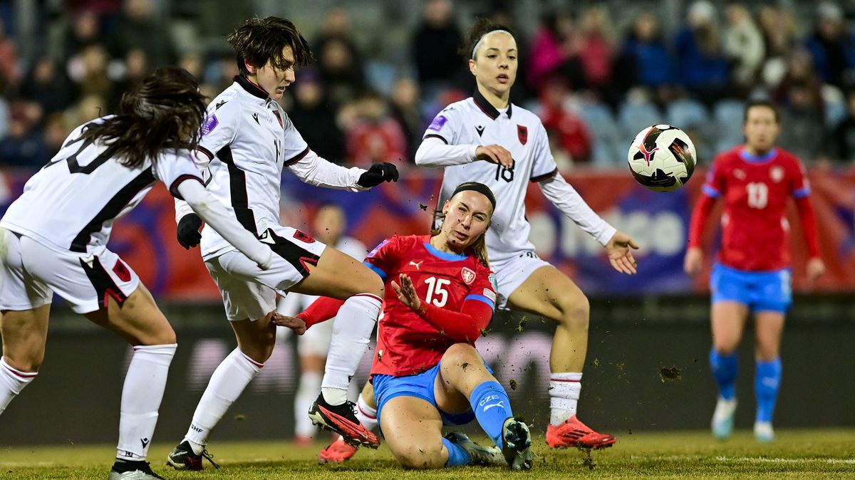 České fotbalistky prohrály na neutrální půdě s Ukrajinou a přenechaly jí vedení v tabulce