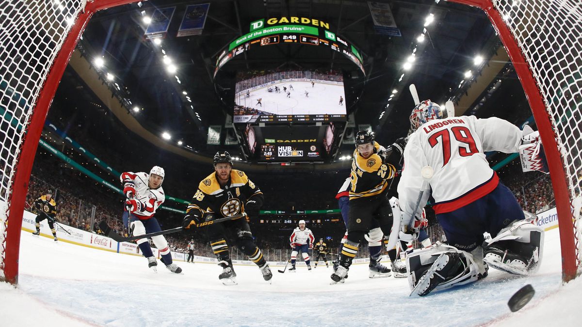 V souboji hvězd Pastrňák předčil Ovečkina. Boston se ale propadl na poslední místo