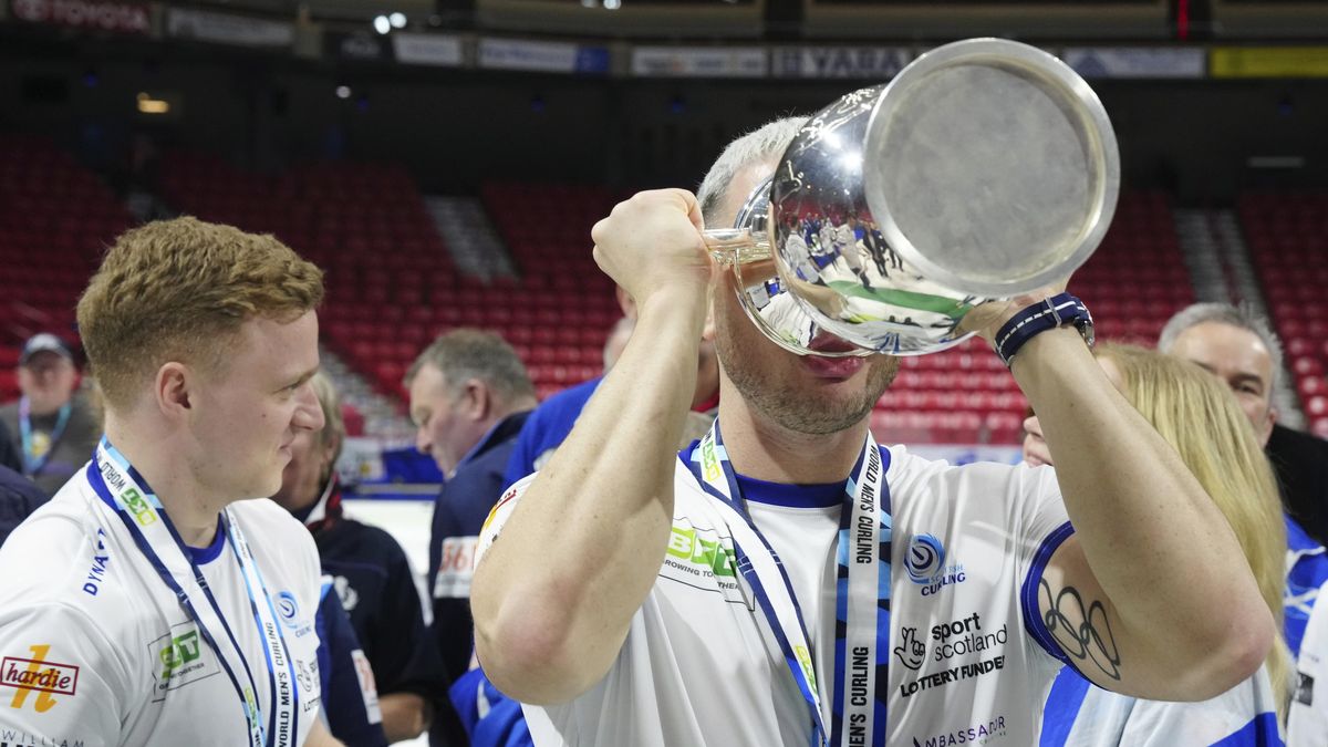 Skotové se stali mistry světa v curlingu, Češi se sedmým místem kvalifikovali na olympiádu