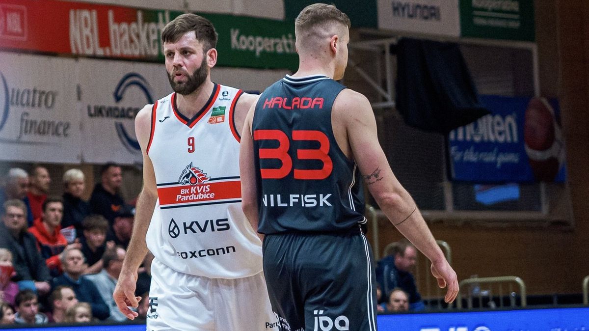 Basketbalista Švrdlík prodloužil smlouvu v Pardubicích, bude hrát i ve 40 letech