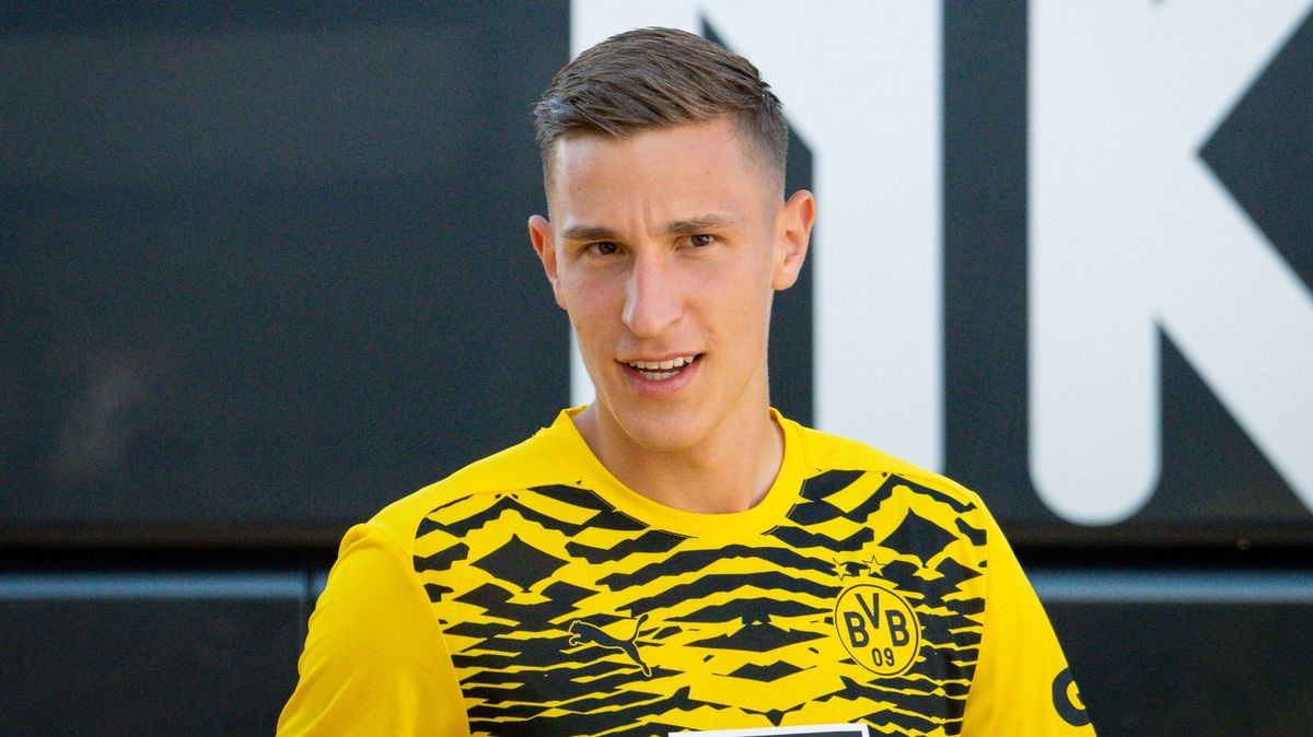 Velká ztráta pro Dortmund. Reprezentační obránce si poranil koleno a sezona pro něj skončila