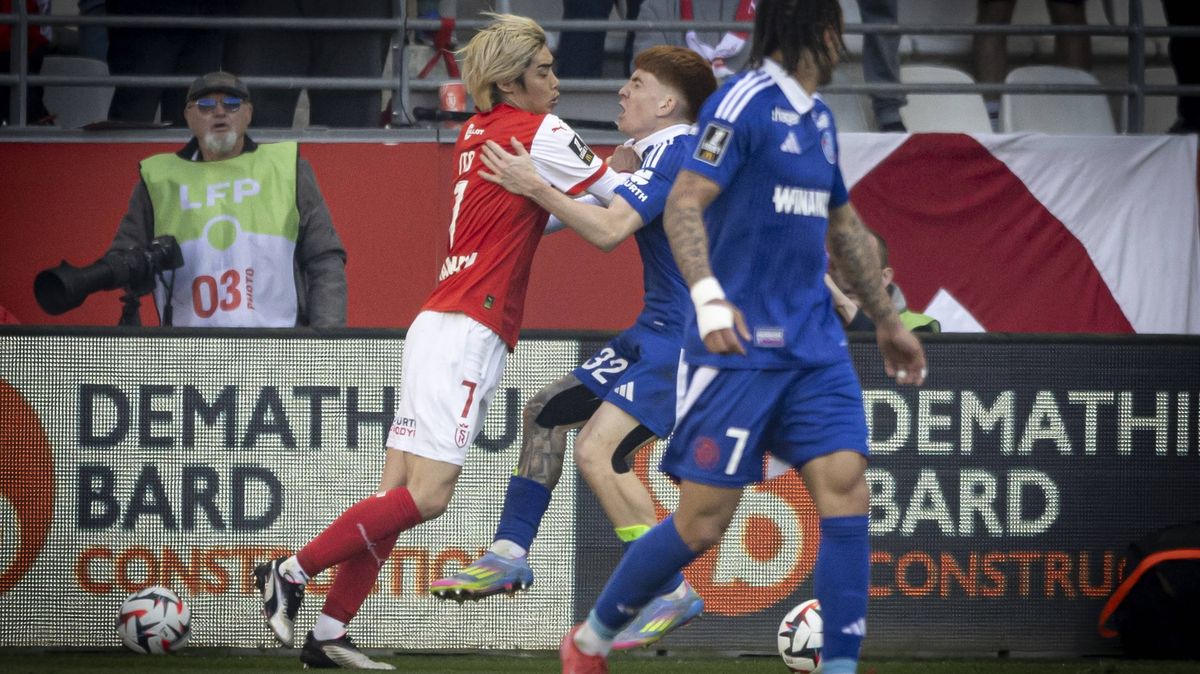 VAR je k ničemu, sudí u obrazovky asi jedli hamburgery! Klubový boss běsnil