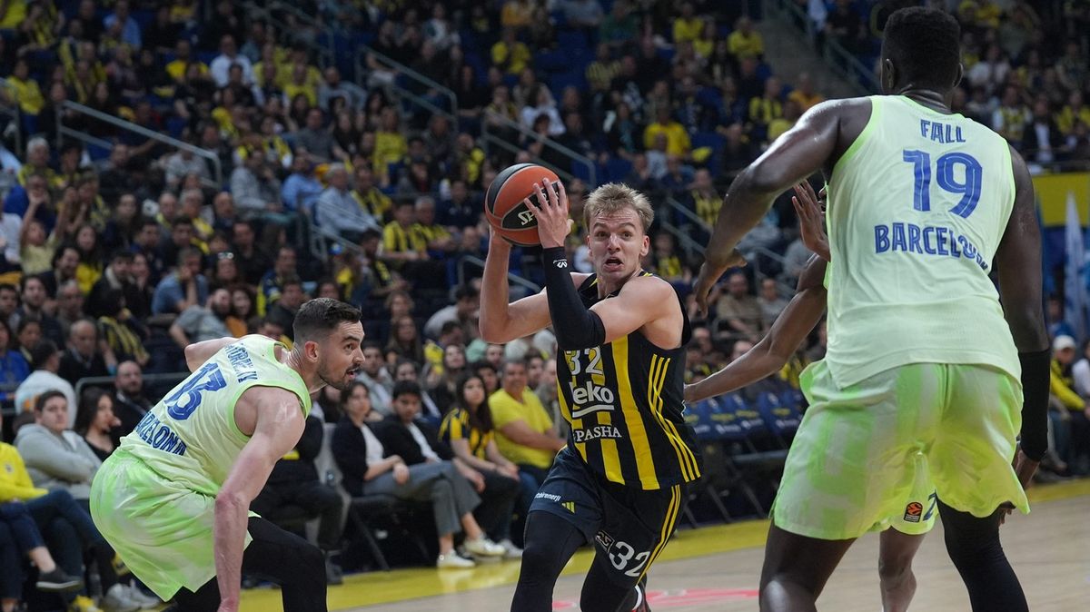 Basketbalisté Barcelony vybojovali po obratu výhru nad Fenerbahce