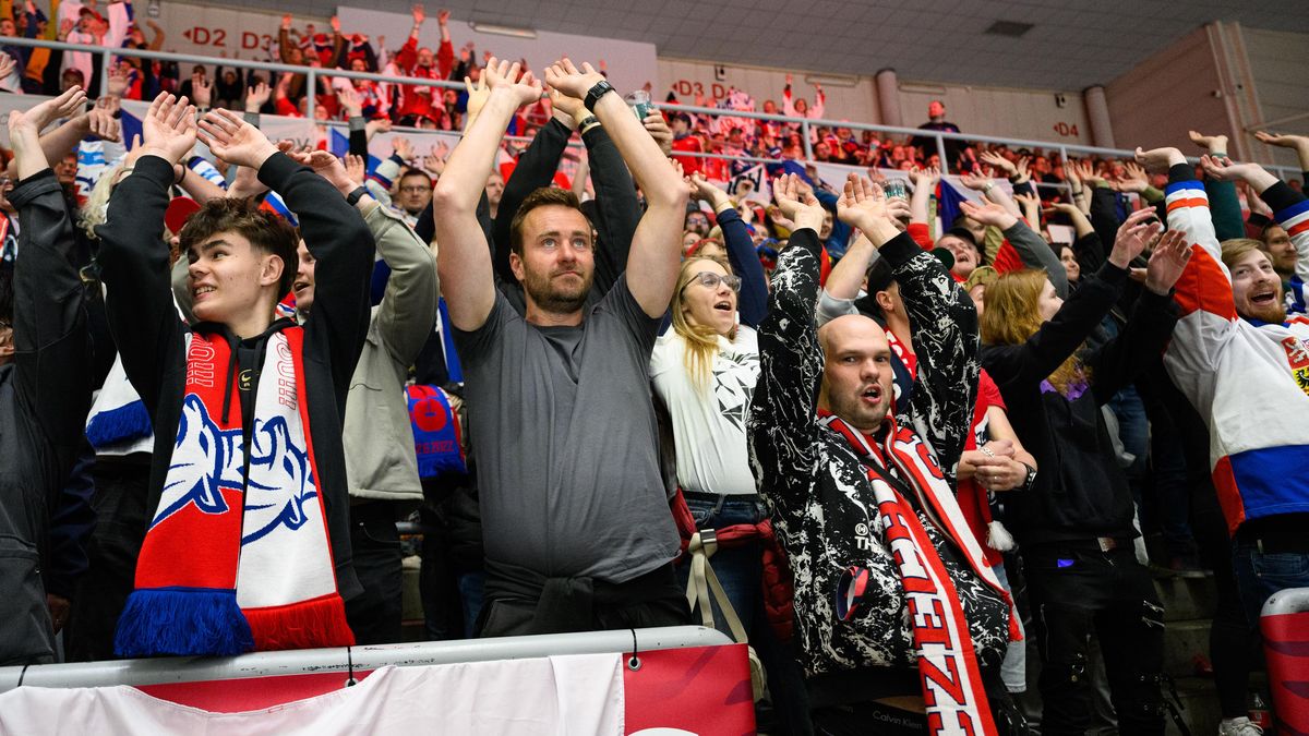 Svět zase vidí, jak Češi milují hokej! Po diváckém rekordu z Prahy připadne Česku nejspíš i ten ženský