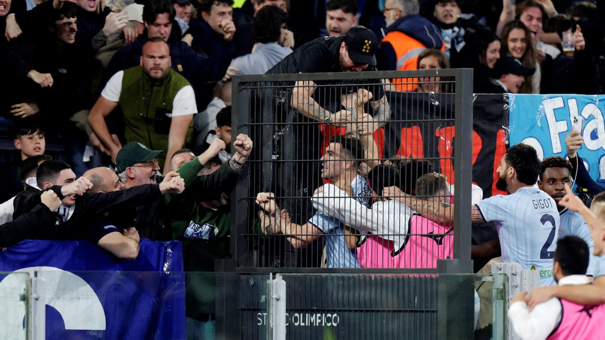 Na výtržnosti při římském fotbalovém derby doplatilo zraněním 24 policistů