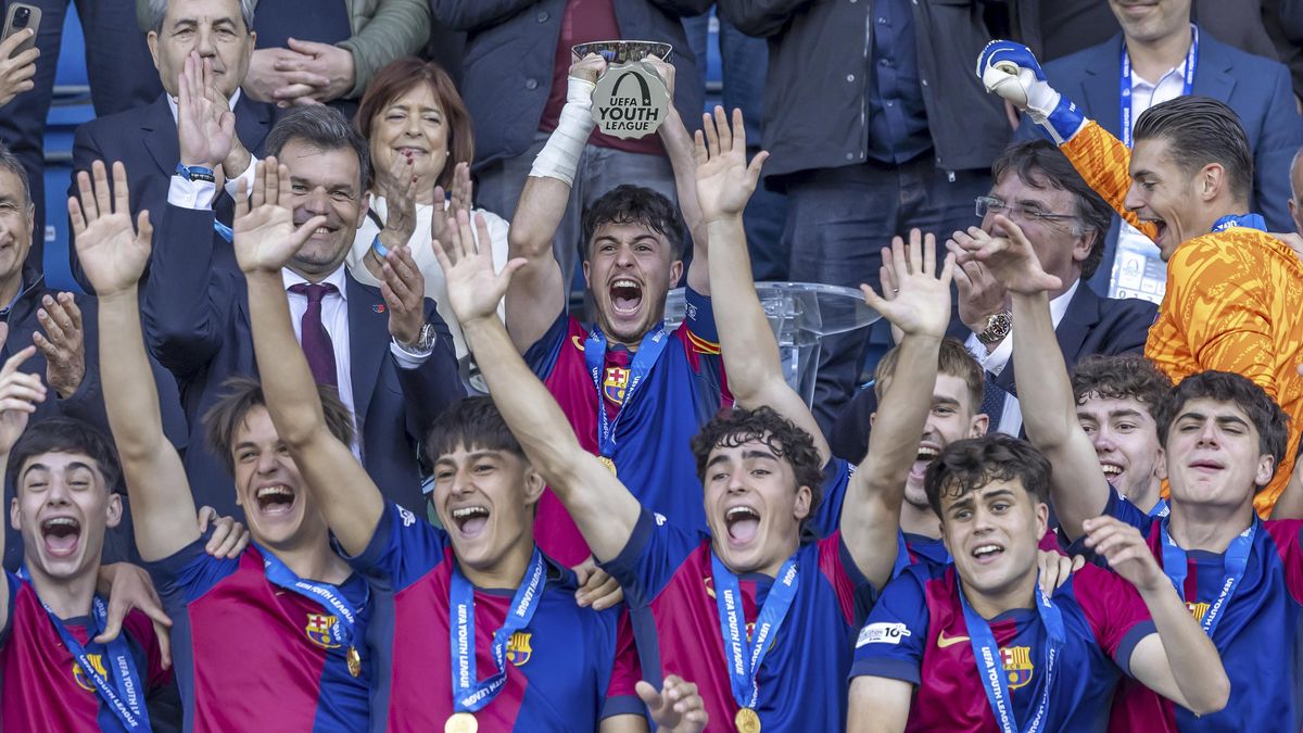 Mladí fotbalisté Barcelony slaví třetí titul v Lize mistrů do 19 let