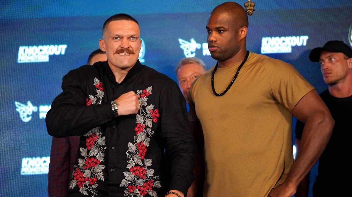 Bitva o absolutní nadvládu oznámena. Usyk se hned s rivalem postrkával