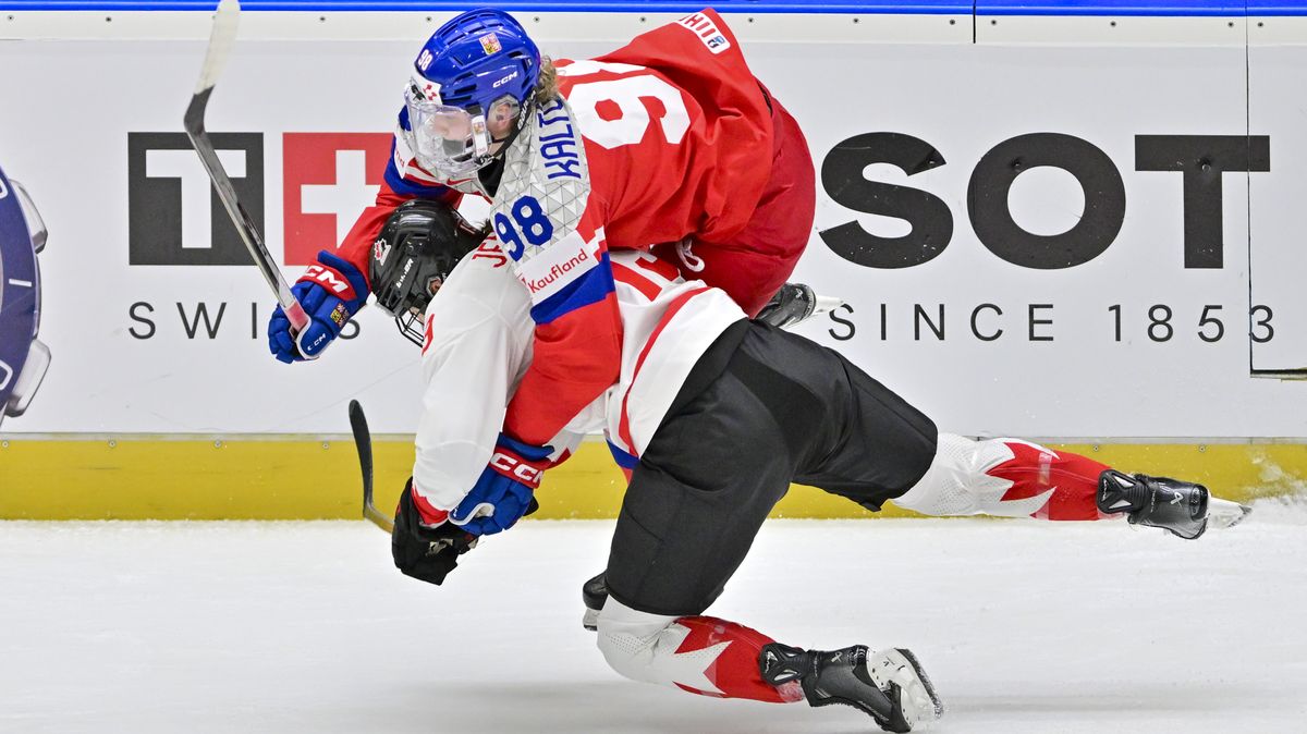 Velký obrat a nové notičky pro sudí. Na MS už tolerují hru do těla a ženský hokej rázem dostal grády