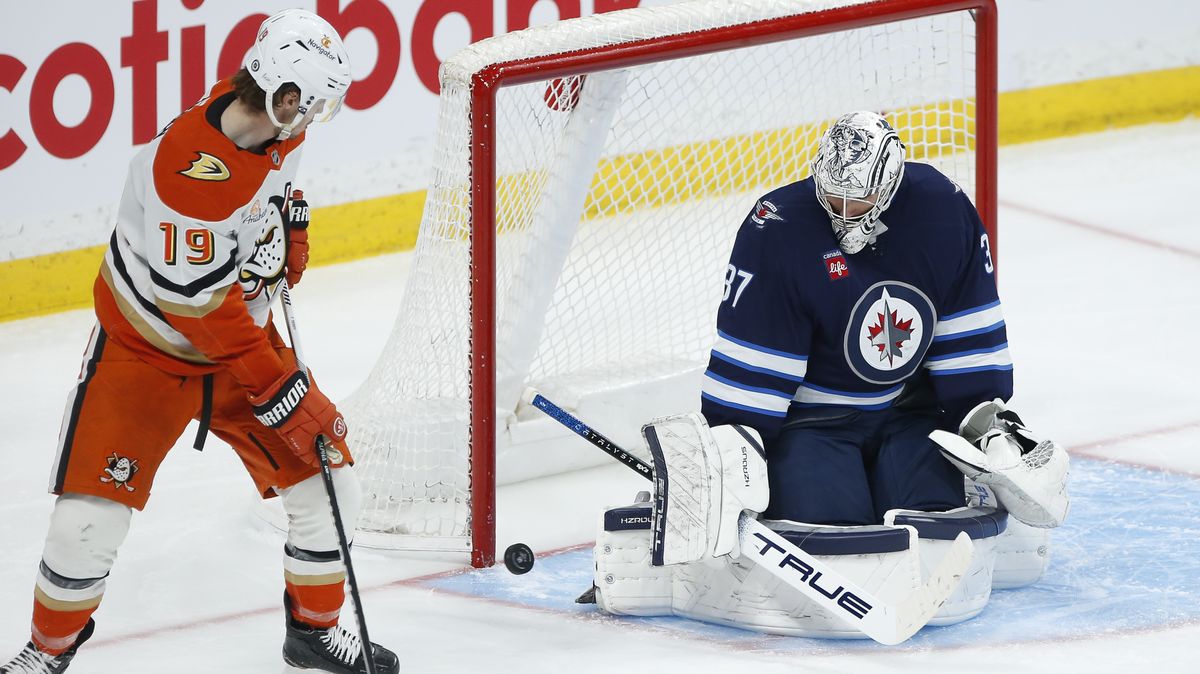 Podruhé za sebou v NHL získal Jennings Trophy brankář Winnipegu