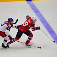 Pavel Kousal se snaží stíhat Thomase Olsena.