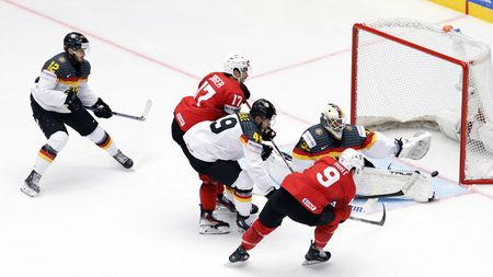 HOKEJ ONLINE: Švýcaři přidávají další gól. Také Finové navyšují vedení
