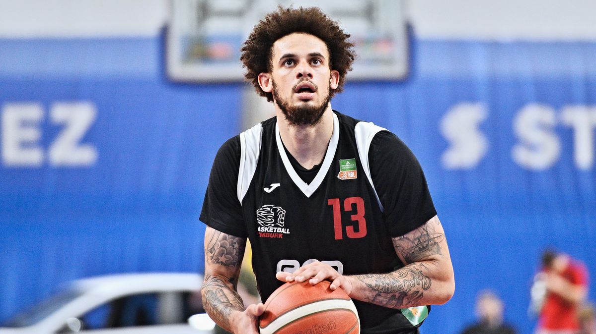 Basketbalisté Nymburka vyhráli i třetí finálový zápas. V pondělí mohou slavit