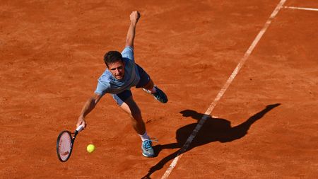 TENIS ONLINE: Kopřiva třetí sadu ztratil, teď musí otáčet. Drama je přerušeno