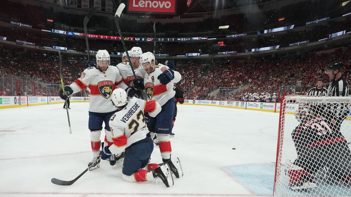 Válec! Panthers spěchají do třetího finále v řadě, Carolina se temného prokletí nezbavila