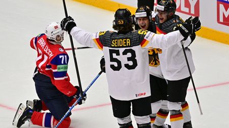 HOKEJ ONLINE: Němci dominují, můžou jít v tabulce před Česko. Lotyšsko otáčí divokou přestřelku