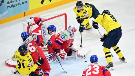HOKEJ ONLINE: Češi neubránili přesilovku a Švédové vedou