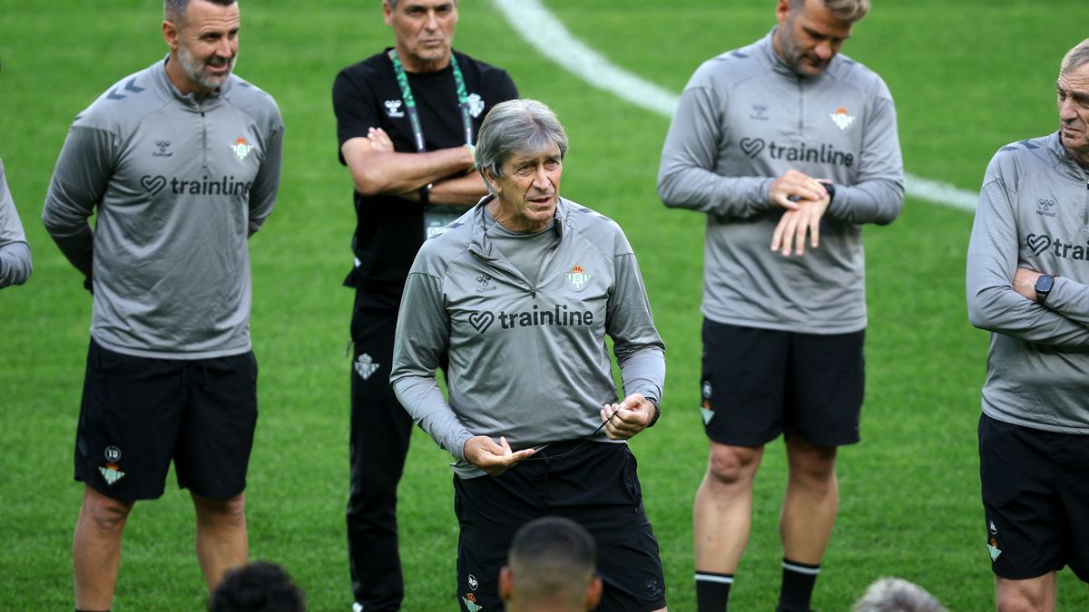 Chelsea chce rekord, Betis první trofej. Finále Konferenční ligy nabízí střet žáka s učitelem