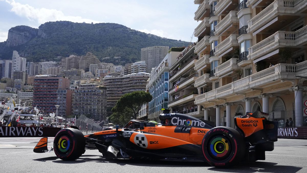 Piloti F1 vyrazí do ulic Monaka. Z pole position startuje Norris
