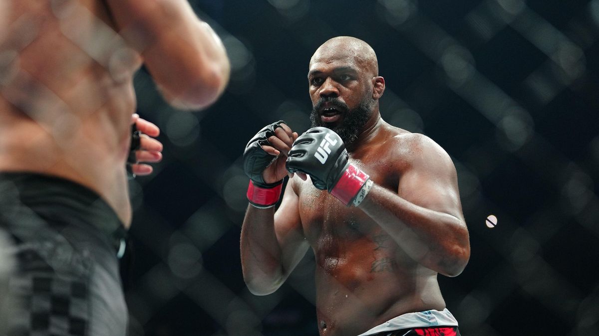 Těžké časy šampiona UFC. Zbavte ho titulu, žádají fanoušci a založili petici