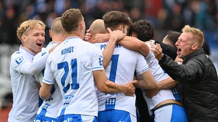 FOTBAL ONLINE: Další rána pro Spartu, Baník potřetí skóruje. Slavia vede, Plzeň hraje v Olomouci
