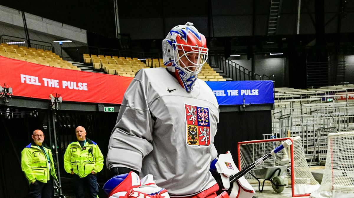 Vejmelka si dal na masku portrét prezidenta Pavla. Má rád hokej a zaslouží si respekt, vysvětluje