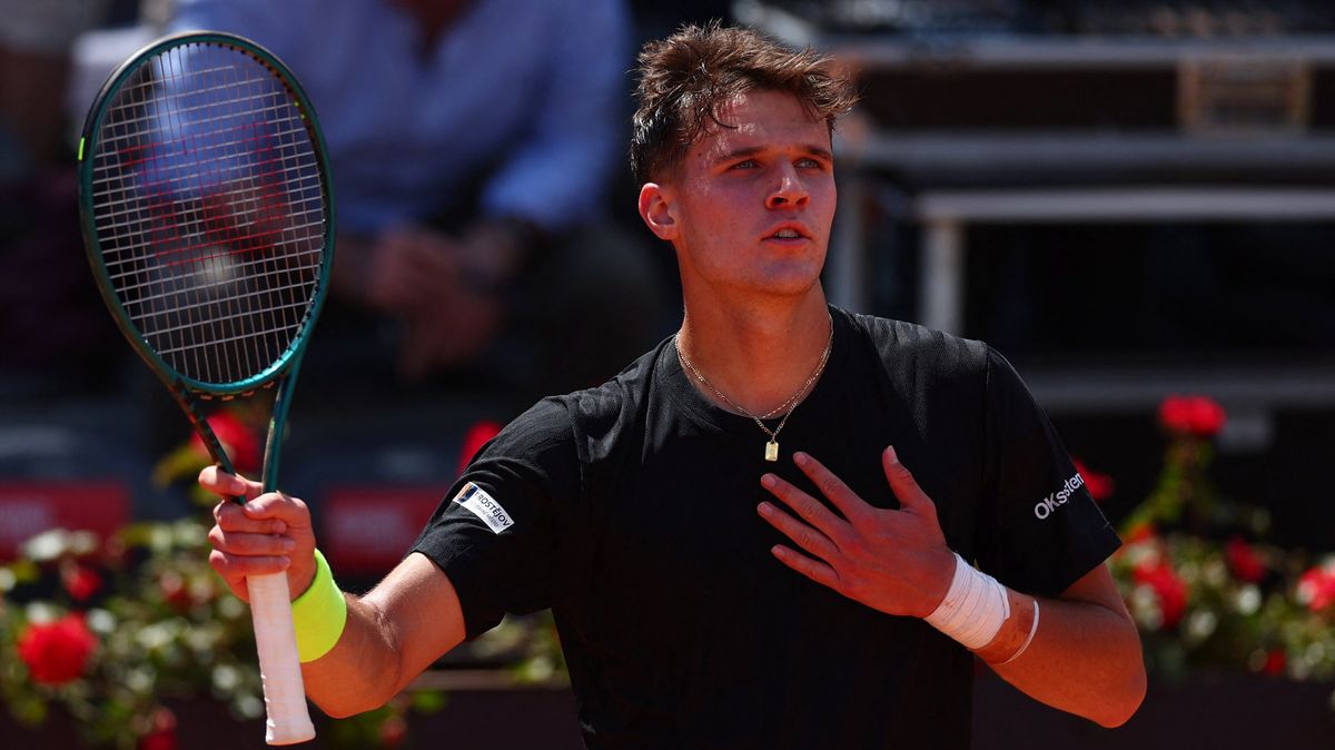 Menšík plánuje třetí čtvrtfinále na Masters v řadě. Na opačné straně kurtu bude stát Hurkacz