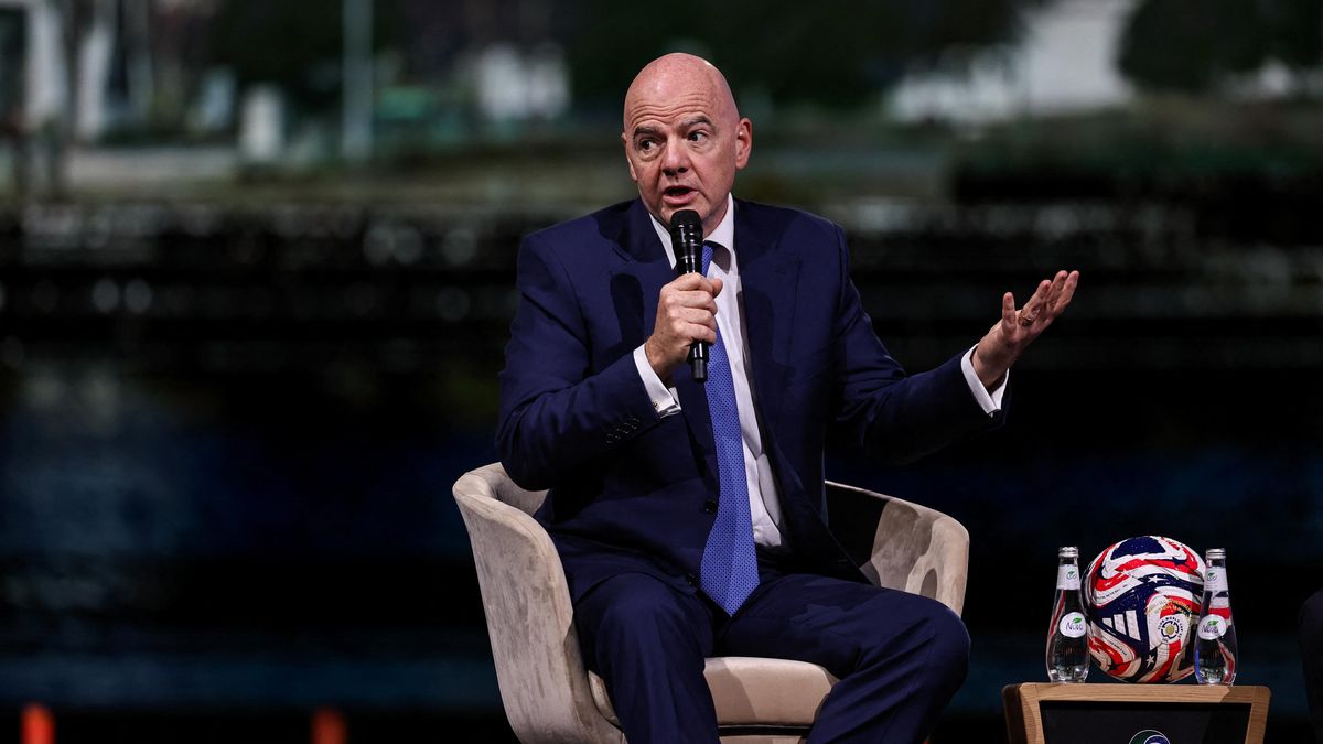 Infantino dorazil pozdě na kongres FIFA, zástupci UEFA na protest odešli