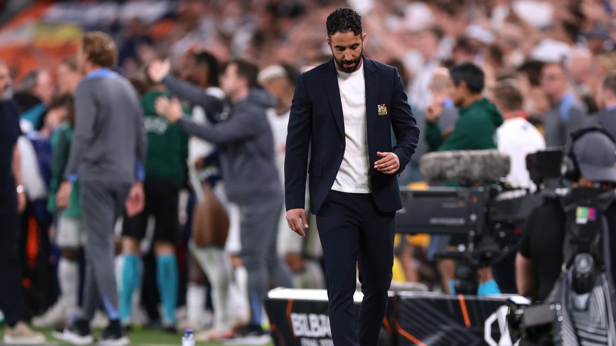 United na kolenou, trenér připustil i možný odchod. Své práci ale pořád věřím, řekl Amorim