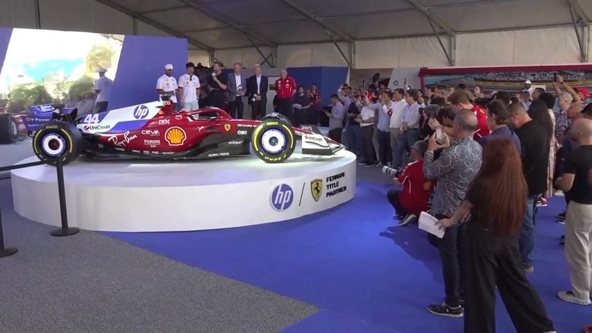Ferrari nahrazuje tradiční červenou barvu. V Miami předvede speciální lakování