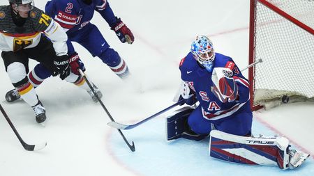 HOKEJ ONLINE: Němci třemi góly srovnávají skóre s USA! Finsko vede nad nebezpečným Lotyšskem