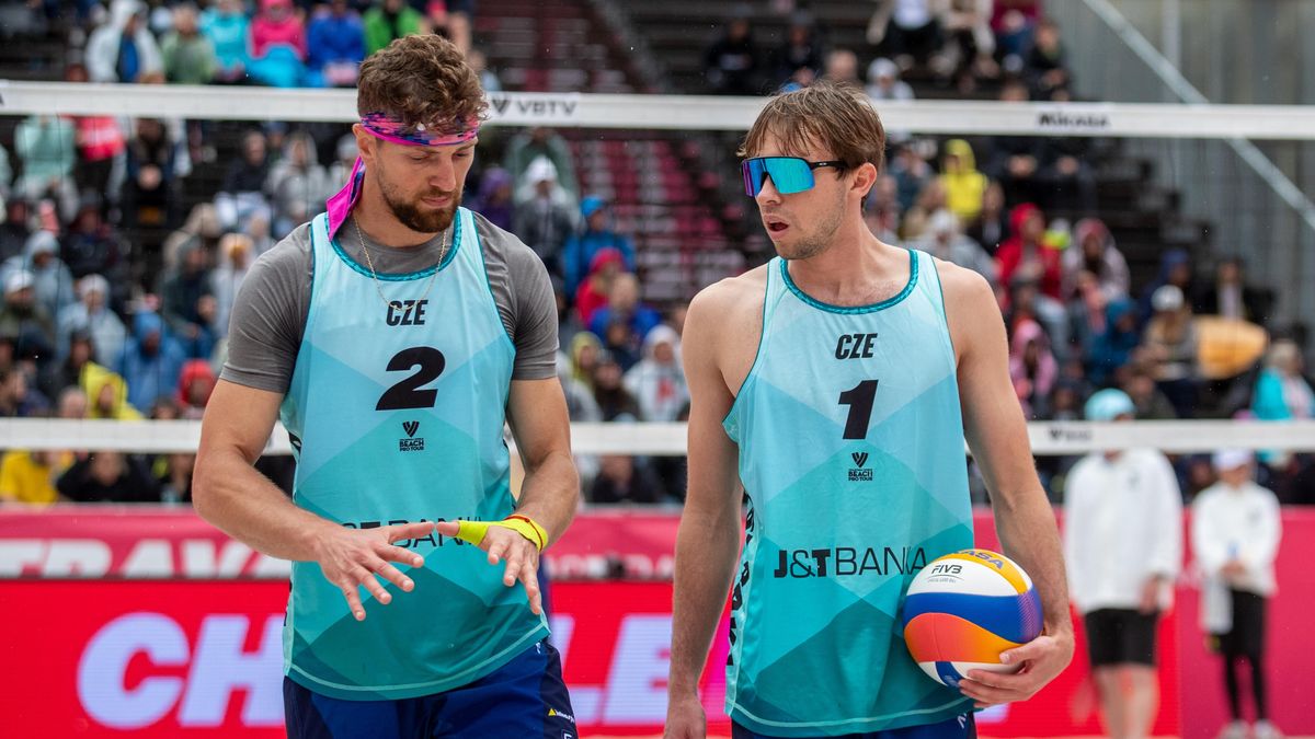 Pět českých párů postoupilo na písku v Ládví přímo do čtvrtfinále