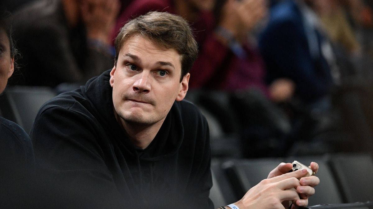 Olympijského vítěze Agnela čeká soud za znásilnění třináctileté dcery svého trenéra