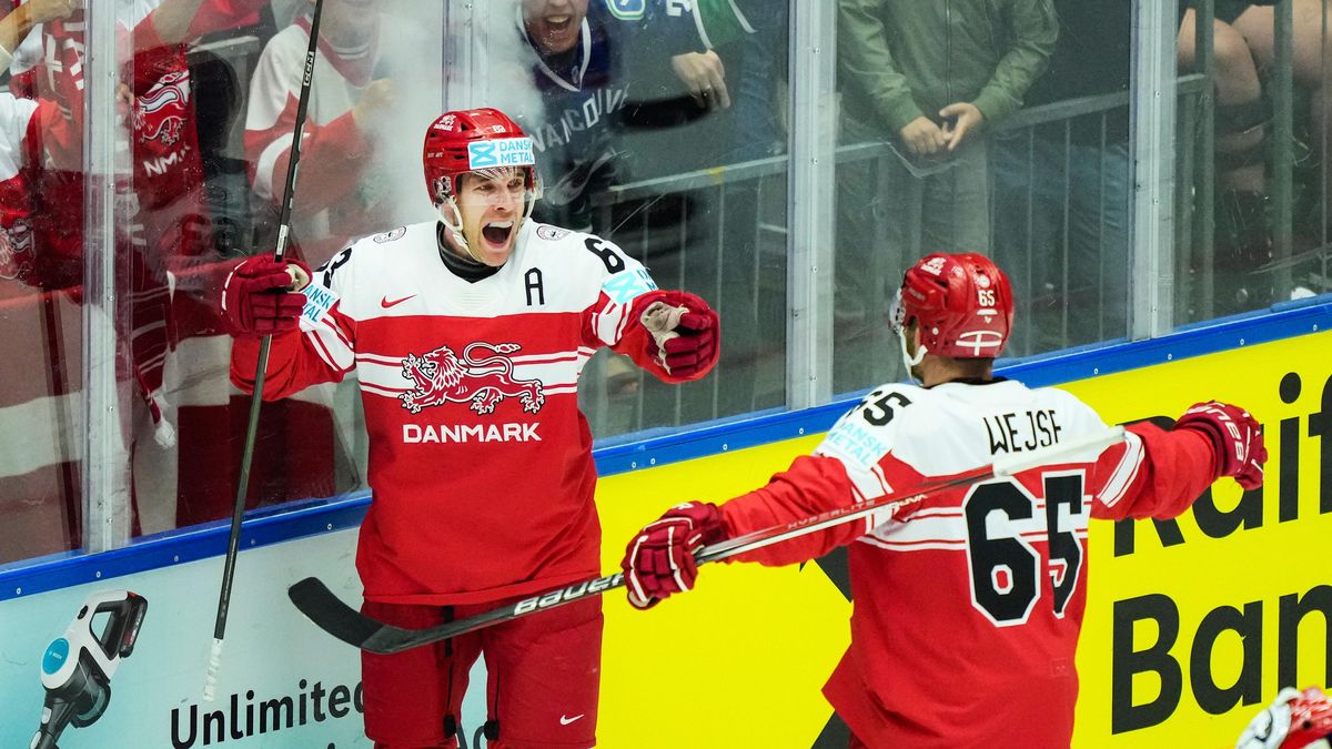 Dánové vyhráli severské derby a udrželi šanci na čtvrtfinále