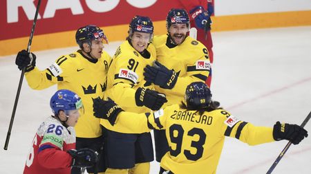 HOKEJ ONLINE: Hororová třetina, Švédové dávají třetí gól. Češi mění brankáře