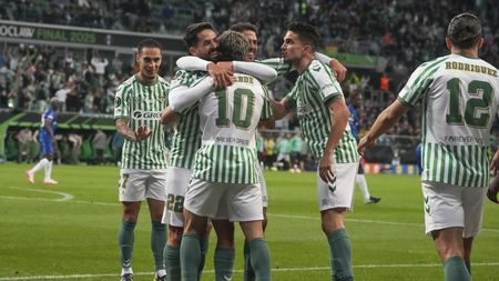 FOTBAL ONLINE: Betis je ve finále Konferenční ligy lepší než Chelsea a vede
