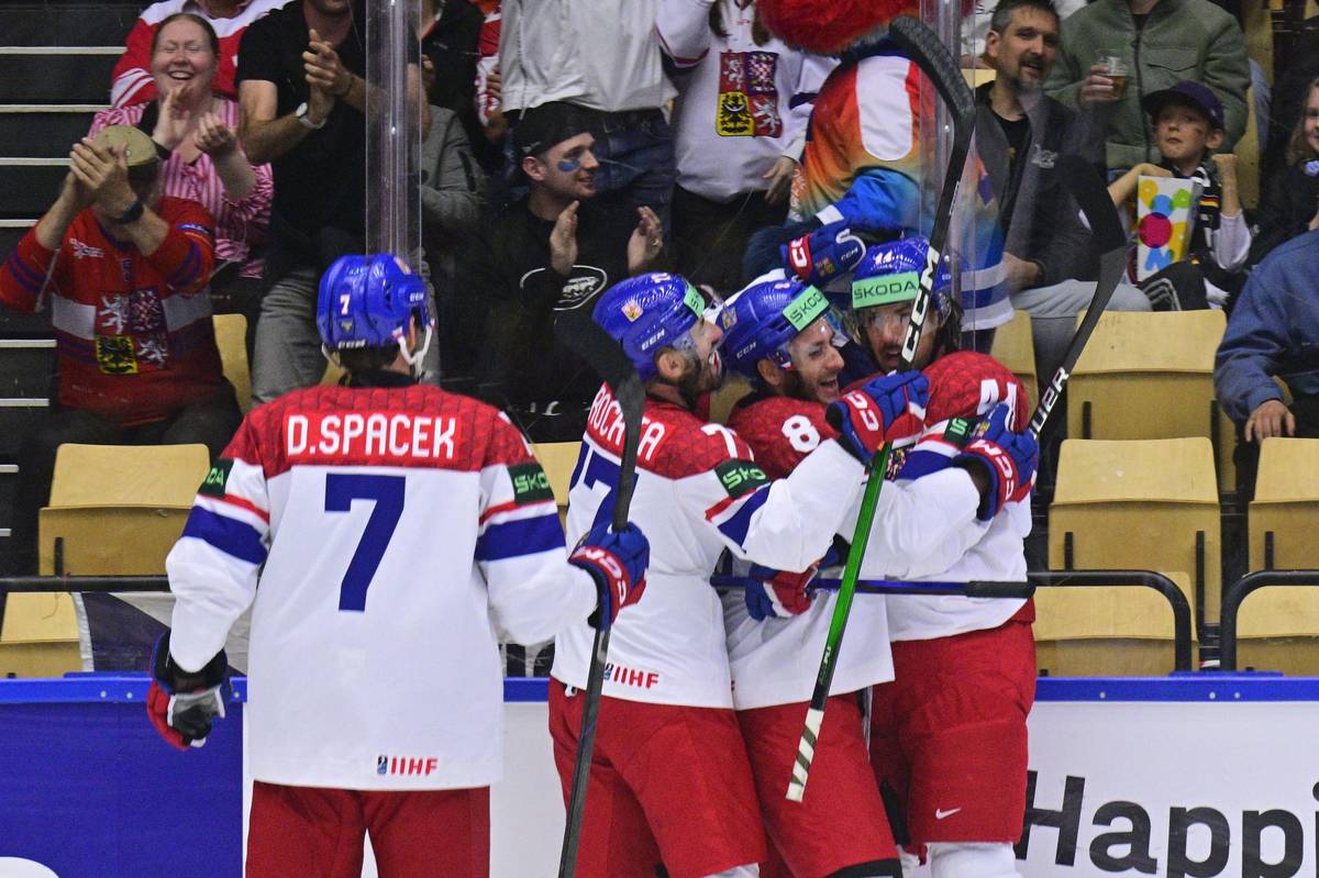 Český se raduje z úvodní trefy proti Kazachstánu.