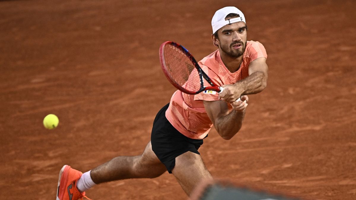 Nemoc, křeče, záda. Zdravotní problémy se na Macháče nabalují. Do Wimbledonu už žádný turnaj