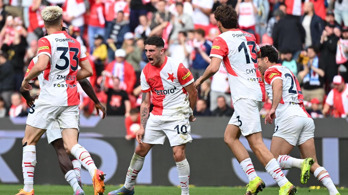 Mistrovská Slavia po velkém obratu porazila Plzeň