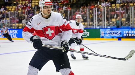 Fiala zveřejnil důvod pozdního příjezdu na šampionát. Zasáhla ho rodinná tragédie