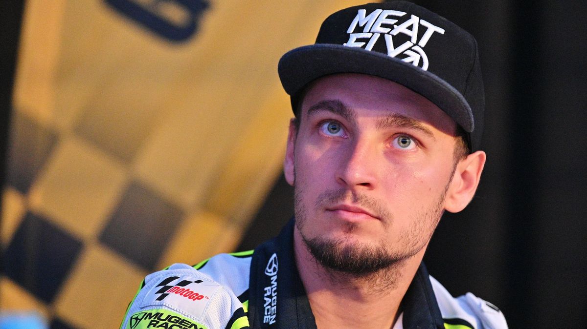 Bývalý motocyklový závodník Abraham vylezl nejvyšší horu světa Mount Everest