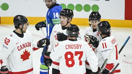 HOKEJ ONLINE: Kanada s Crosbym už udeřila, gól padl i v české skupině. Chystají se domácí týmy