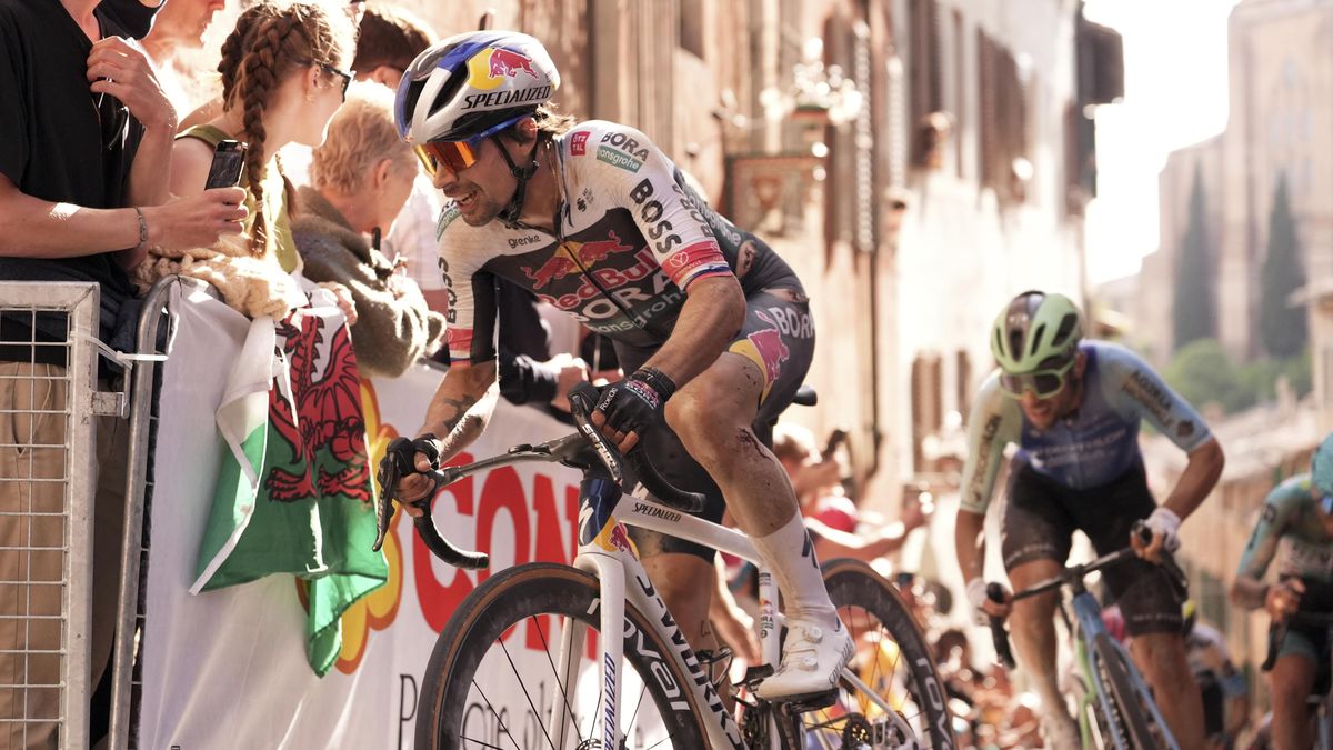 Hvězdný Roglič letošní Giro d'Italia nedokončí. Po dalším pádu odstoupil