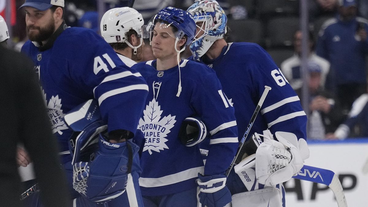 Řada nešťastných příhod nekončí. Zklamání, pískot, bučení. Toronto zase hledá viníka