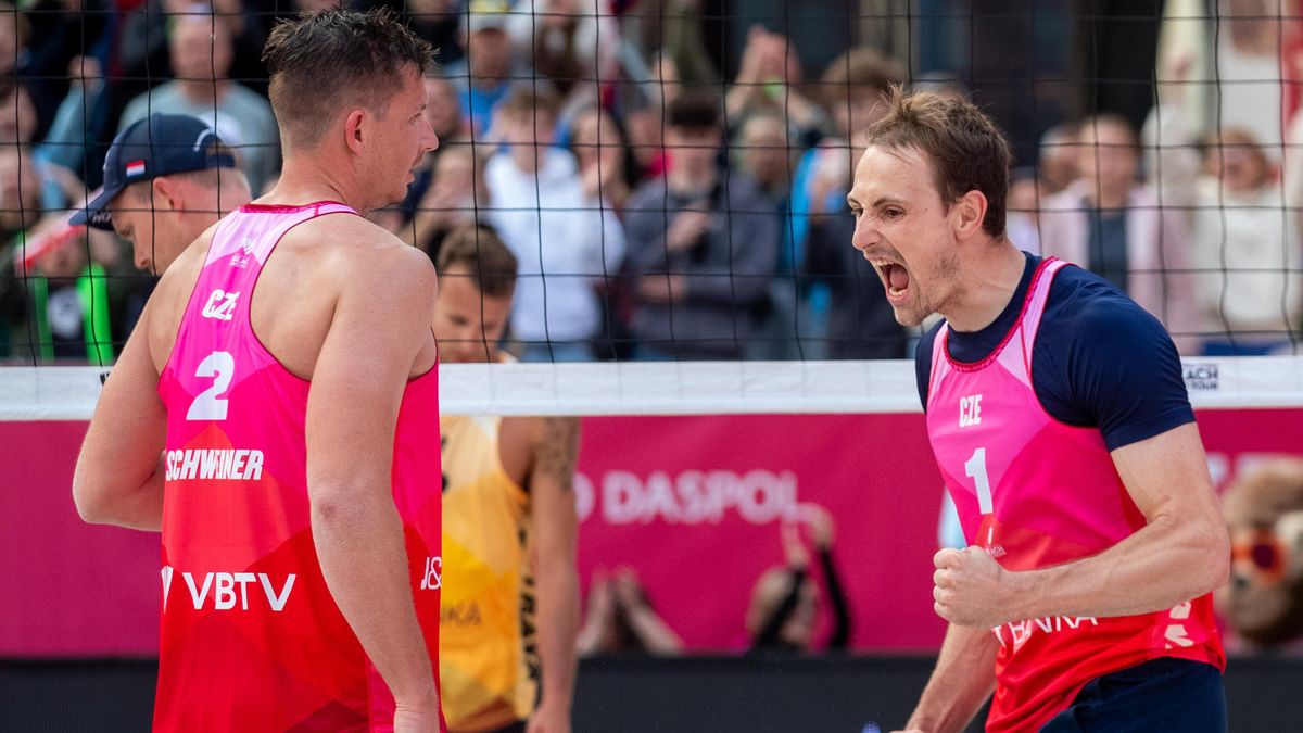 Mistři světa potěšili vyprodanou arénu a postoupili do čtvrtfinále