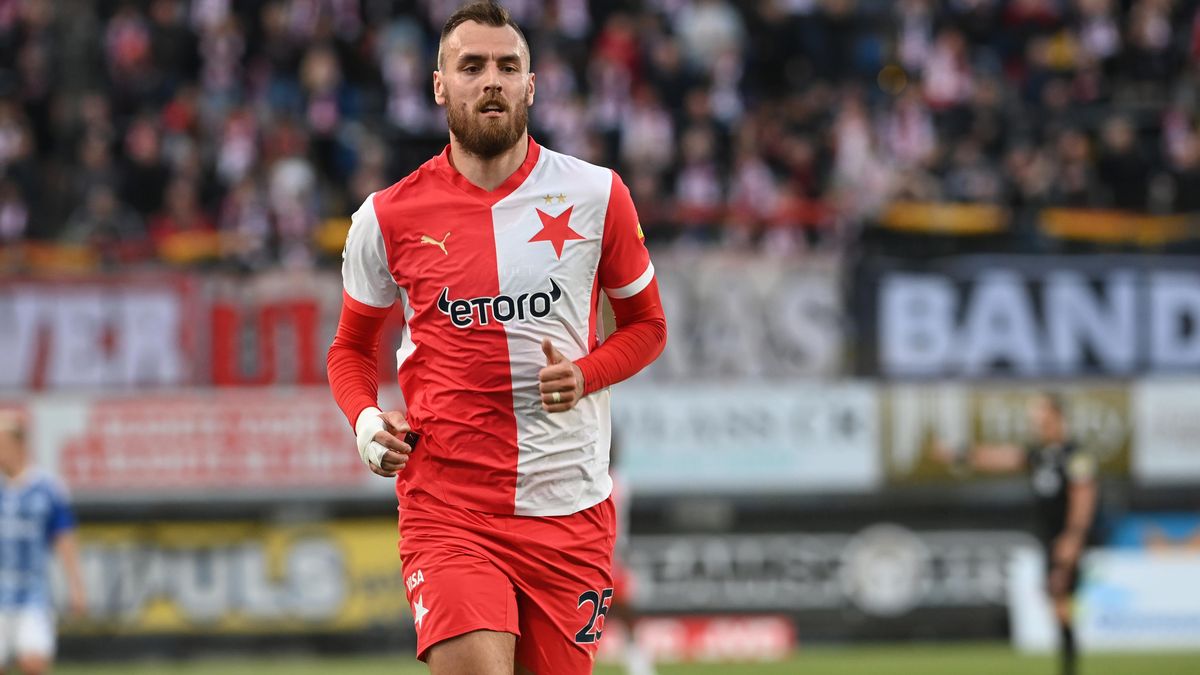Slavia se po oslavách vrací domů, Baník hostí Olomouc