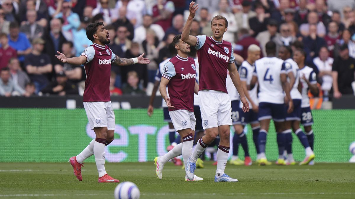 Fotbalisté West Hamu remizovali v derby s Tottenhamem
