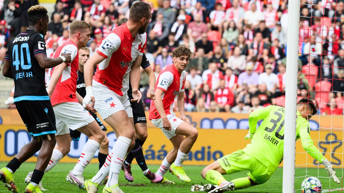Rozhodčí v Edenu chybovali. Slavia měla kopat penaltu